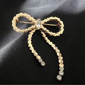 Goldtone Vintage Avon Brooch